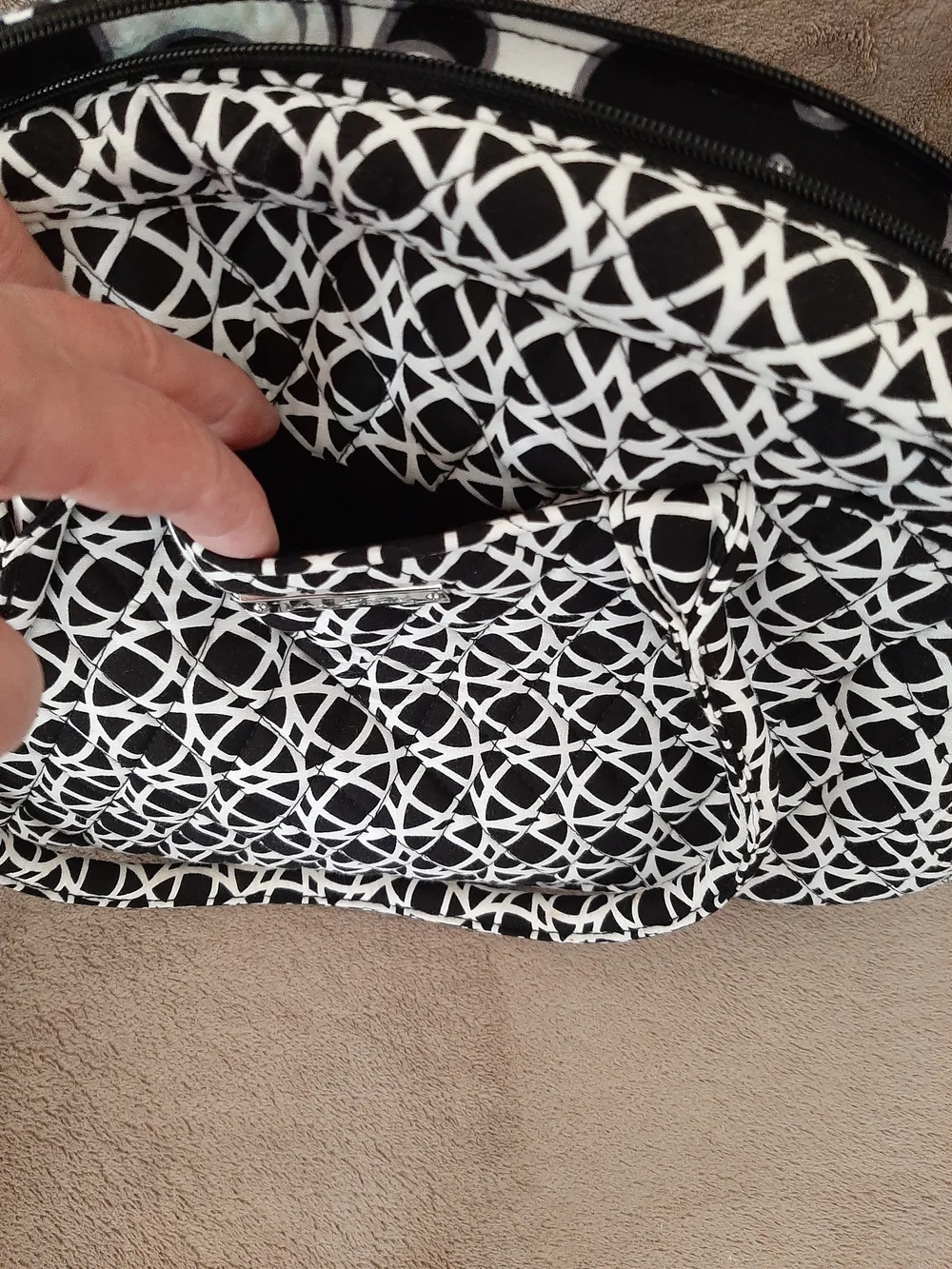 Vera Bradley Black & White Pattern Geo Quilted/Zipper Matching Coin Pouch. NWOT